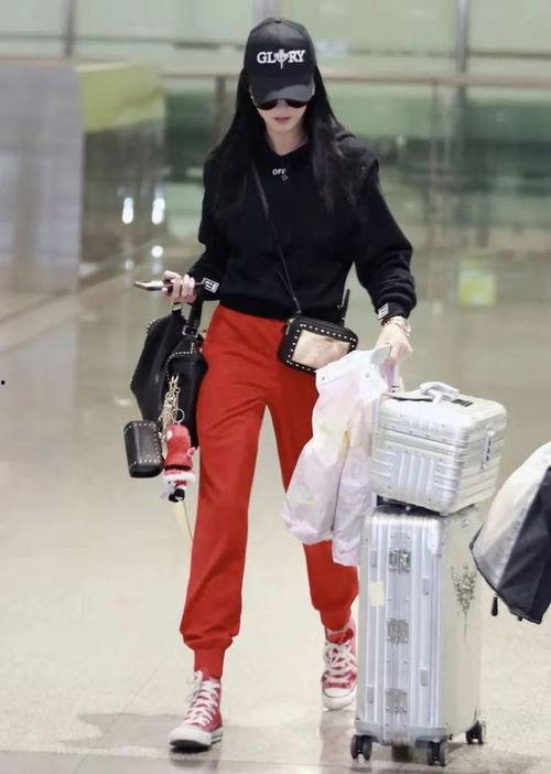 黑色运动裤 明星,明星演绎时尚运动风