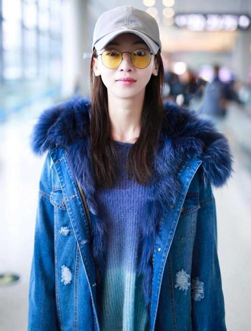 蓝色外套女明星,蓝色外套下的璀璨女明星风采