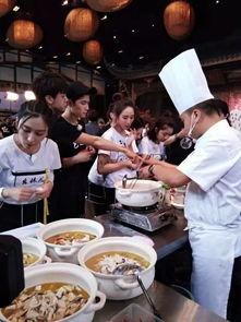 成都网红大爷吃火锅视频,一锅热辣人生！