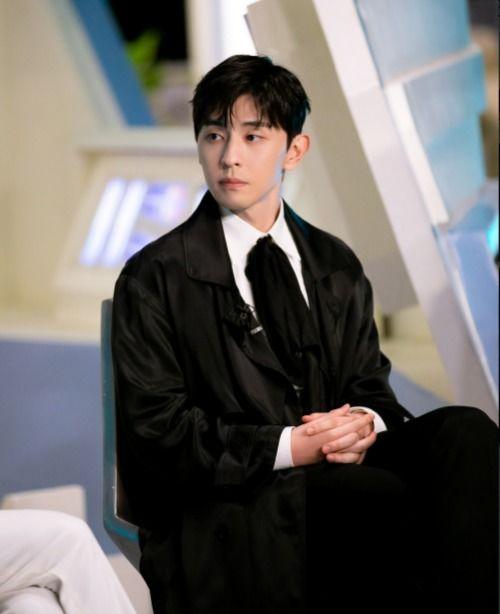 明星大侦探邓伦照片,明星大侦探中的魅力演绎