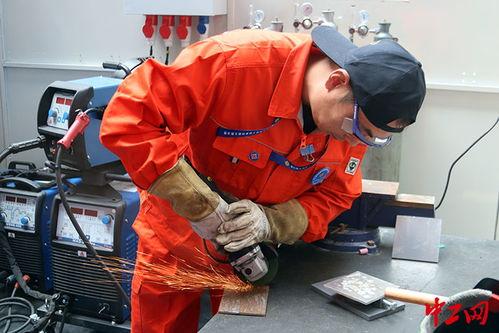 焊工网红图片,焊接技艺与网络风采的完美融合