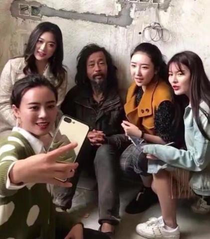 流浪汉成为网红大师,传奇人生启示录